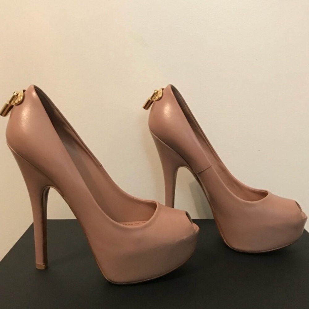 Louis Vuitton peep toe pumps. Dusty rose leather